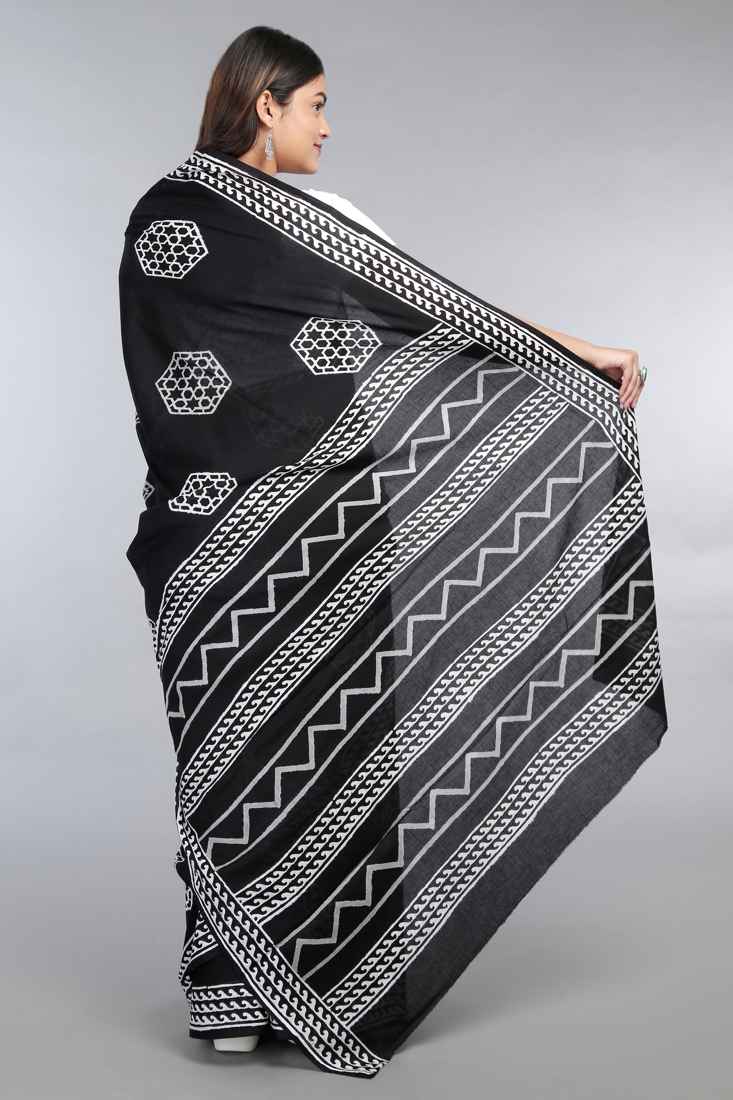 ‘Jade’ Black Mandala Chunna-Patri Mul Mul Karpāsa Saree