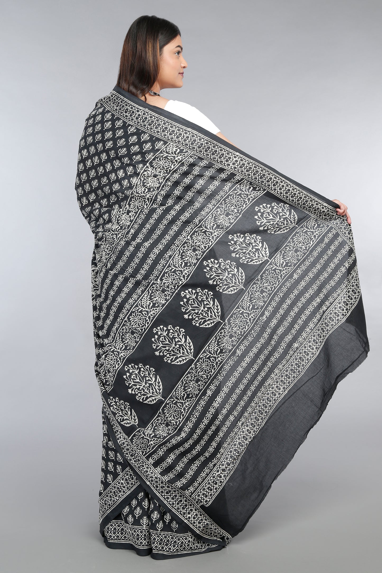 ‘Anchor Frost' Sanganeri Print Mul Mul Karpāsa Saree