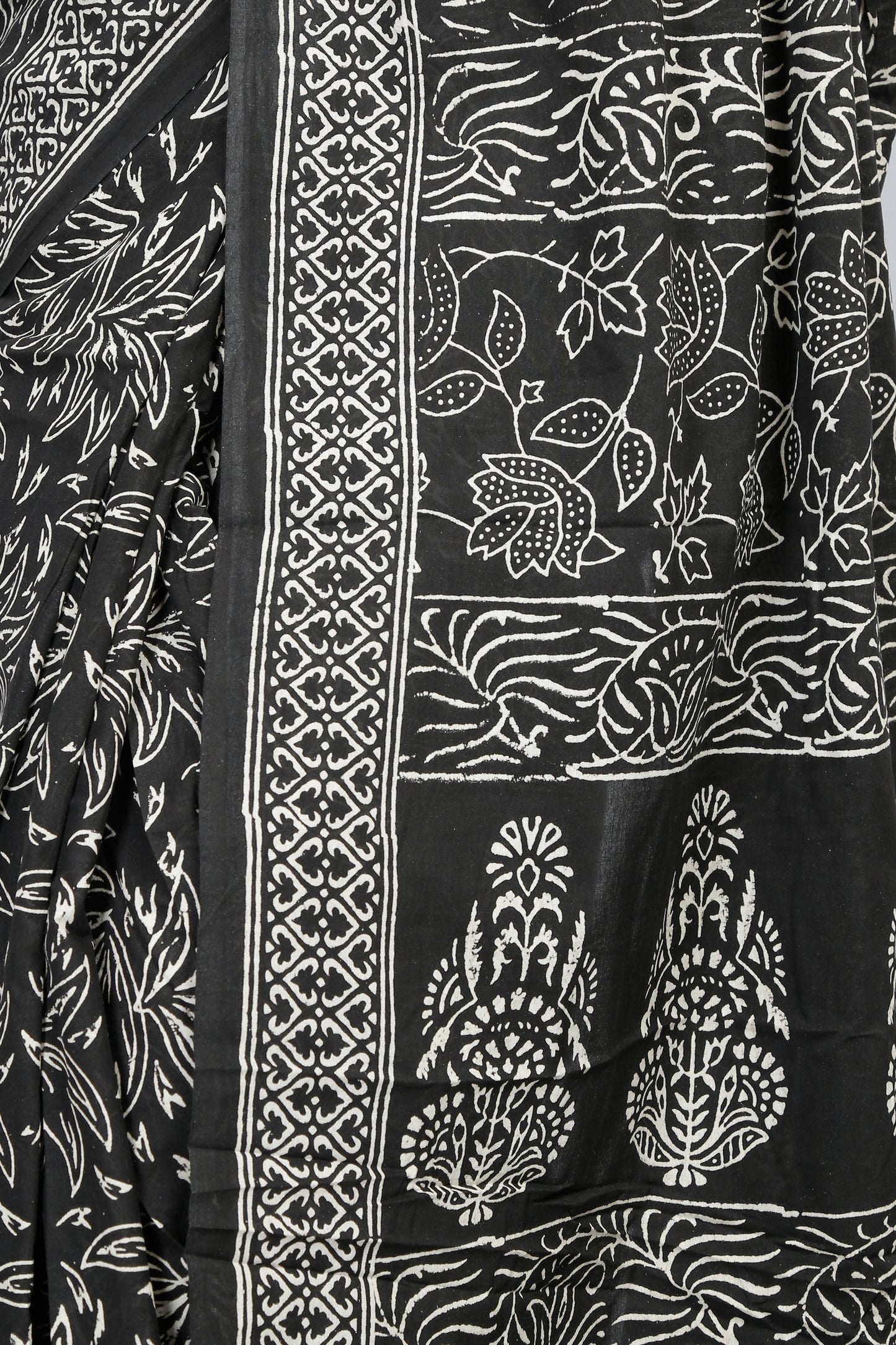 ‘Anchor Frost' Sanganeri Print Mul Mul Karpāsa Saree