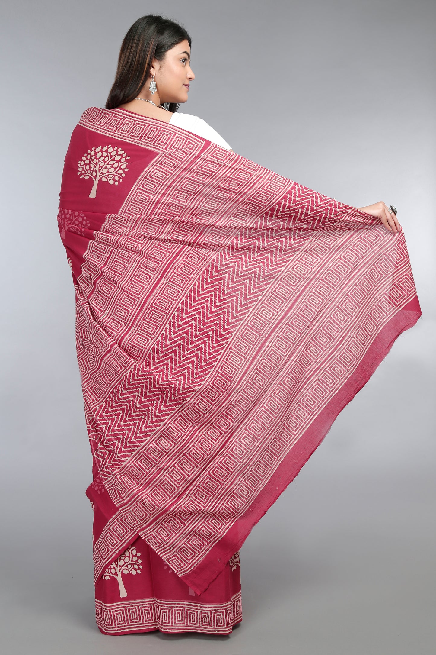 ‘Carmine’ Double Dabu Mul Mul Karpāsa Saree