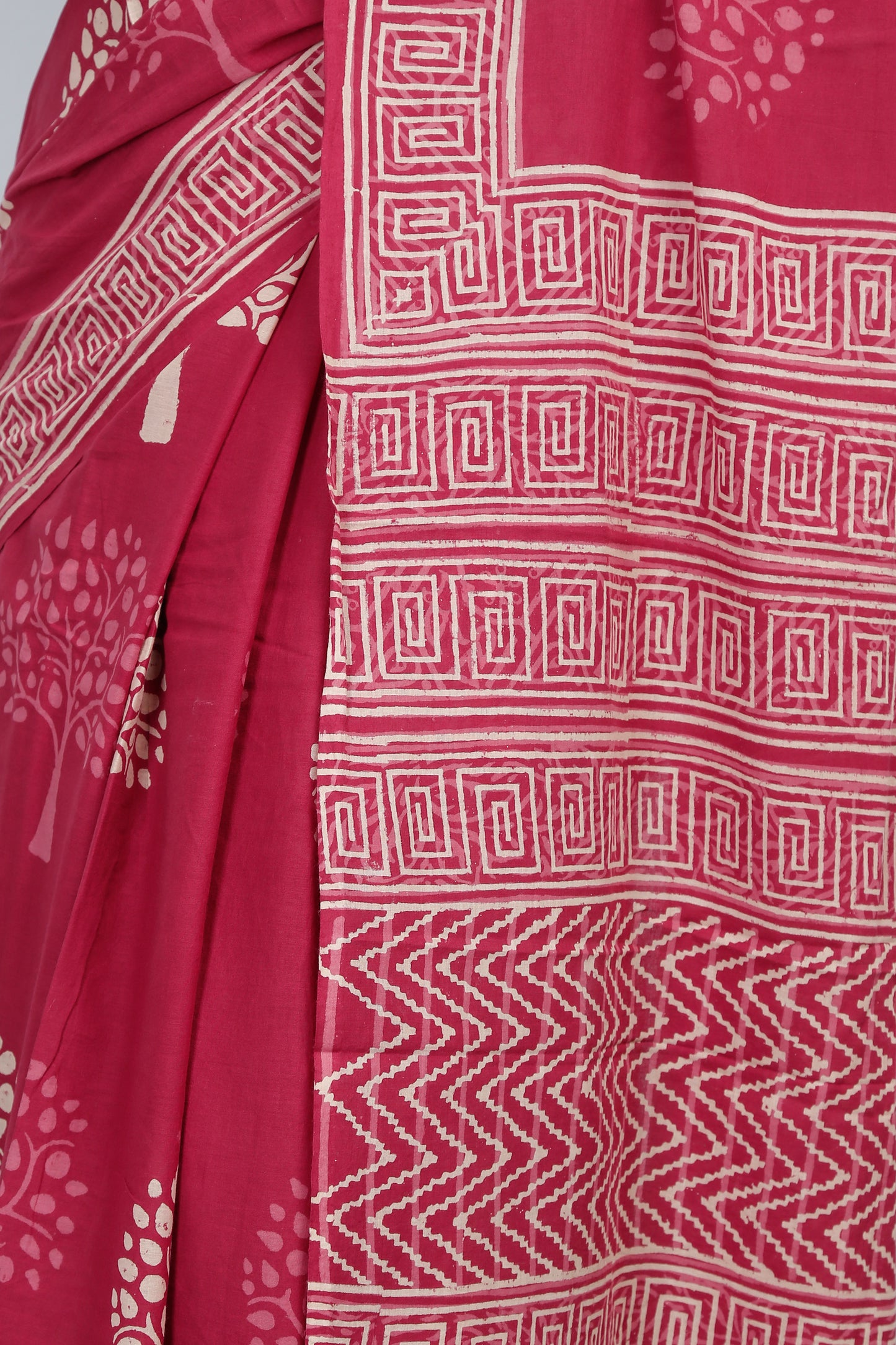 ‘Carmine’ Double Dabu Mul Mul Karpāsa Saree