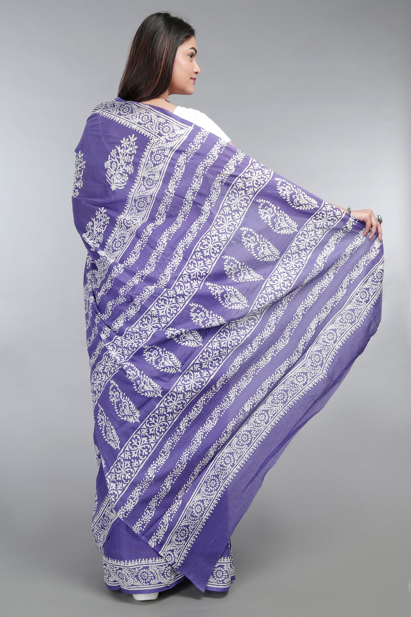 ‘Iris’ Sanganeri Discharge Mul Mul Karpāsa Saree